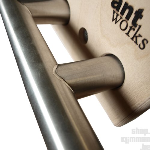 Ant Enna, pegboard pull-up bar